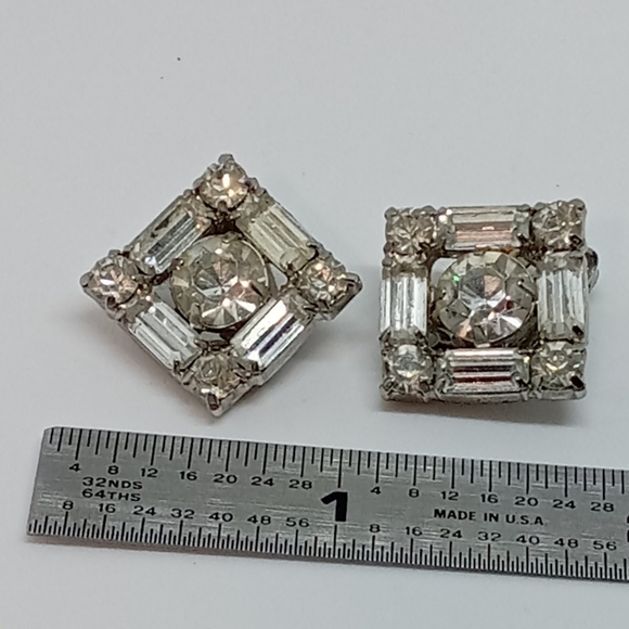 * vintage Garne square with rhinestones clip on earrings - Picture 2 of 5